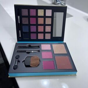 NWOT - Makeup palette with brush and applicators